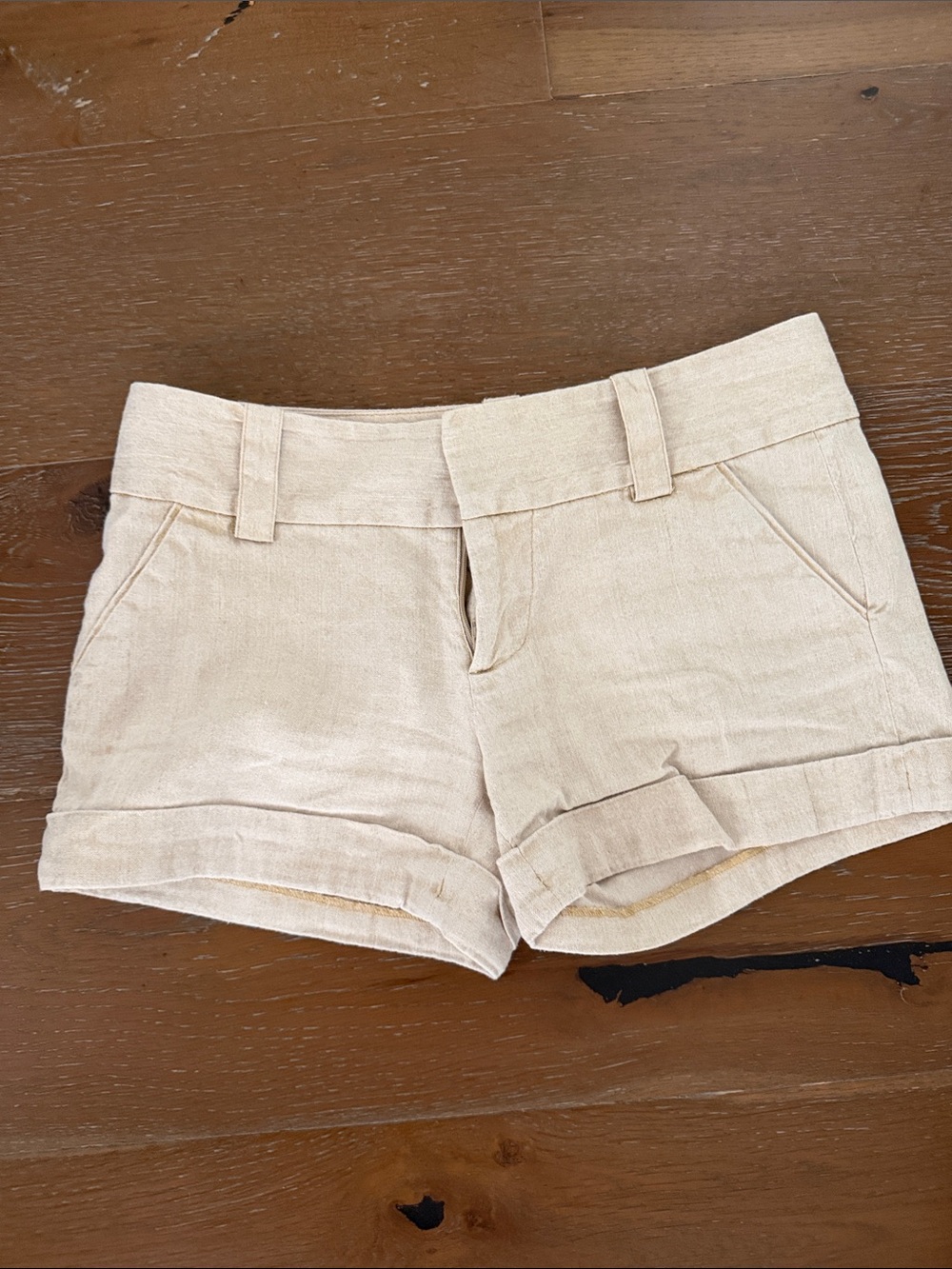 Alice + Olivia Cream Linen-Blend Cuffed Shorts